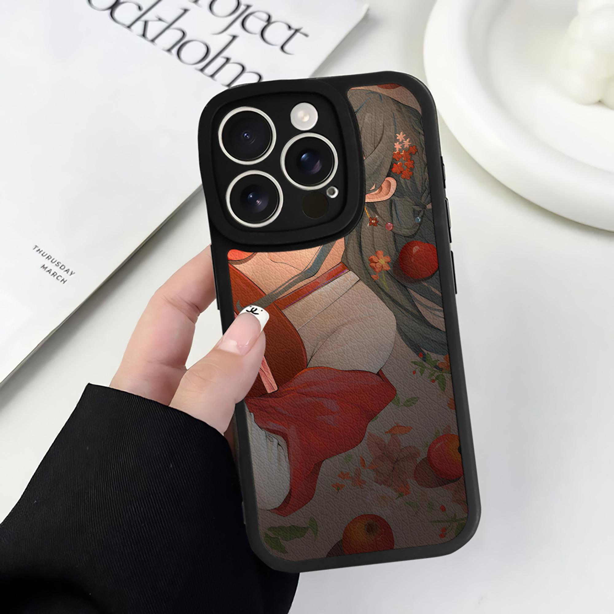 （画像用） 薬屋のひとりごと The Apothecary Diaries 【iPhone 16シリーズ対応】シリコンスマホケース（レザー調） 材質：シリコン